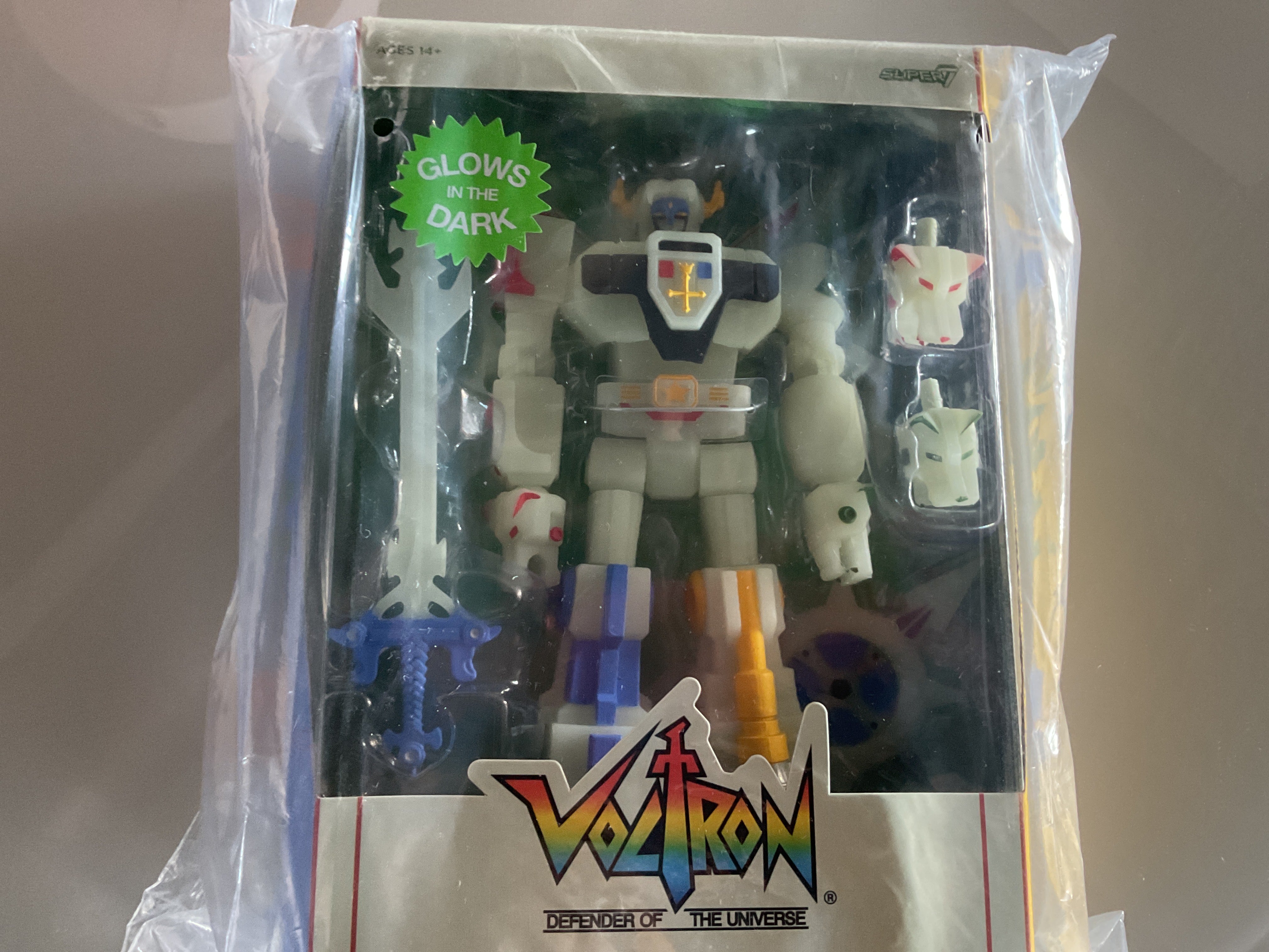 Voltron ULTIMATES! - Voltron (Lightning Glow) "Damaged Box"